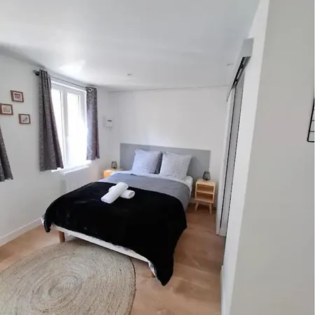 Apartment 2 Bedroom Garden *