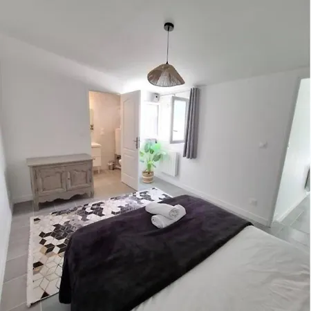 2 Bedroom Garden *
