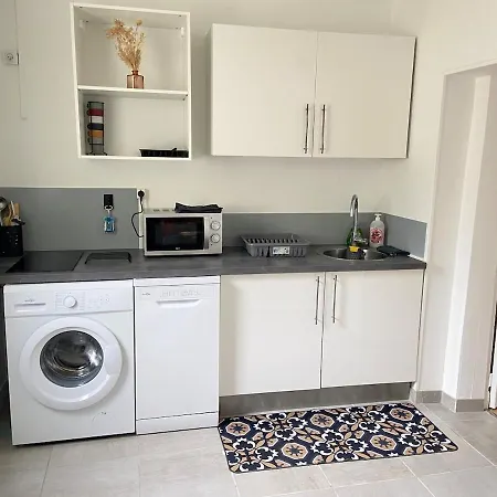 2 Bedroom Garden Apartment Rouen